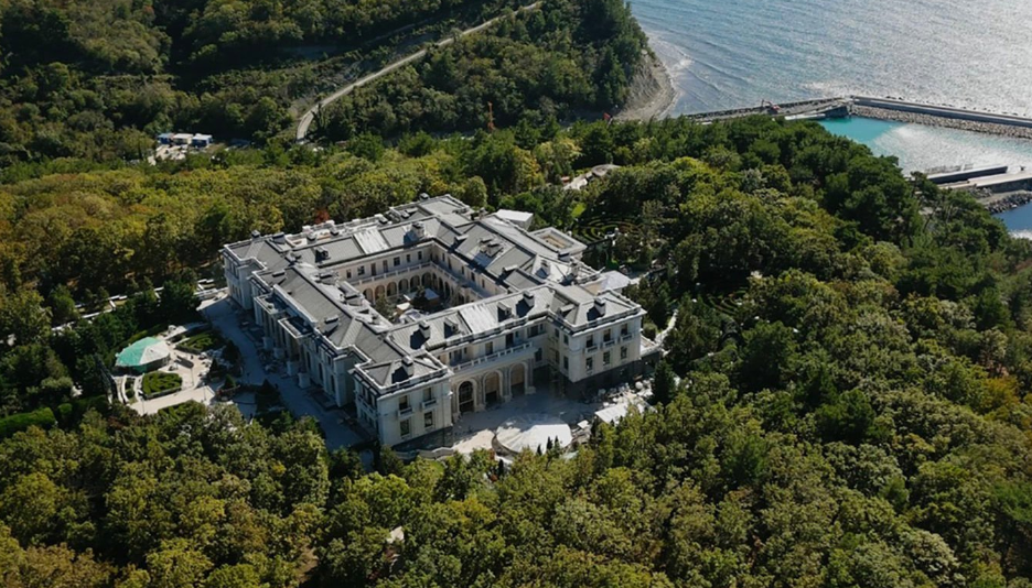 ЗСУ вивели з ладу ППО та РЕБ біля палацу Путіна в Геленджику ЗСУ вивели з ладу ППО та РЕБ біля палацу Путіна в Геленджику